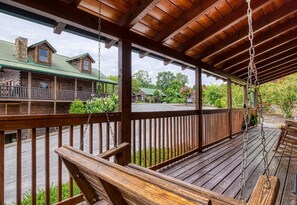 Cabin, 6 Bedrooms | Property grounds