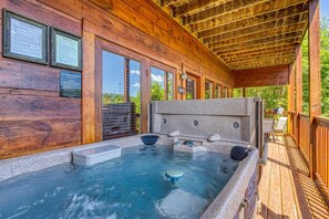 Cabin, 3 Bedrooms | Outdoor spa tub