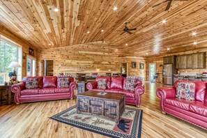 Cabin, 5 Bedrooms | Interior