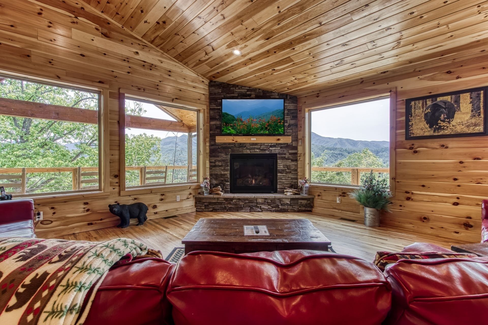 Cabin, 5 Bedrooms | Living area