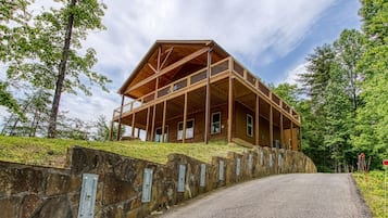 Cabin, 5 Bedrooms | Exterior