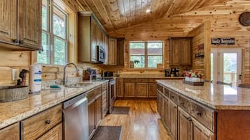 Ferienhütte, 5 Schlafzimmer | Eigene Küche | Kühlschrank, Ofen, Wasserkocher mit Kaffee-/Teezubehör, Toaster