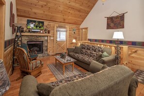 Cabin, 4 Bedrooms | Interior