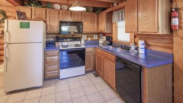 Cabin, 1 Bedroom | Private kitchen | Fridge, oven, coffee/tea maker, toaster