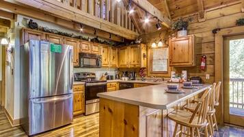 Cabaña, 5 habitaciones | Cocina privada | Refrigerador, horno, cafetera y tetera y tostadora
