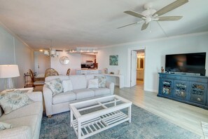 Condo, 1 Bedroom | Living area