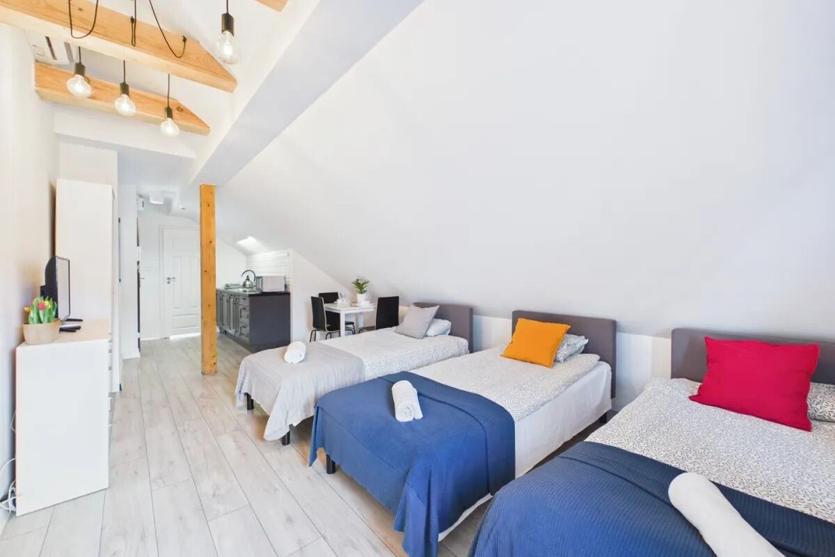 Standard Studio | Laptop workspace, iron/ironing board, free WiFi, individually decorated