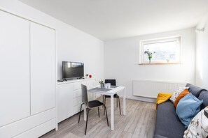 Individuell dekoriert, individuell eingerichtet, Bügeleisen/Bügelbrett