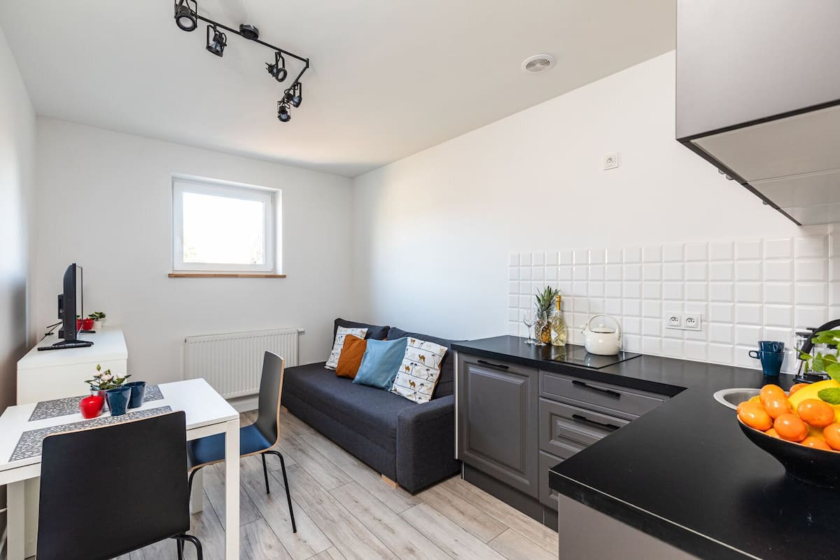 1 habitación, decoración personalizada y muebles diferentes