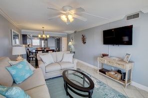 Condo, 2 Bedrooms | Living area