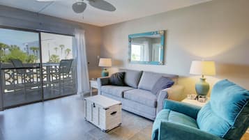 Condo, 2 quartos | Área de estar
