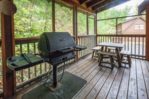Cabin, 2 Bedrooms | BBQ/picnic Area