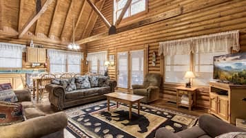 Cabin, 5 Bedrooms | Living area