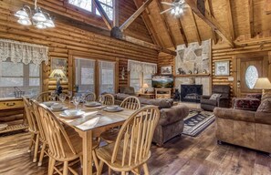 Cabin, 5 Bedrooms | Dining