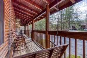 Cabin, 5 Bedrooms | Property grounds
