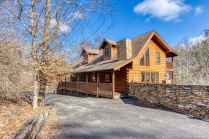 Exterior - The Wildlife Lodge - Great Location! Close To Tanger Outlets! 5 Bedroom Cabin by RedAwning (Sevierville)