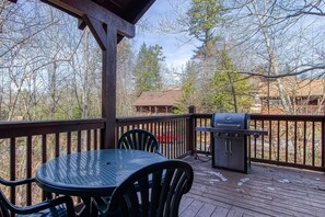 Cabin, 2 Bedrooms | BBQ/picnic Area