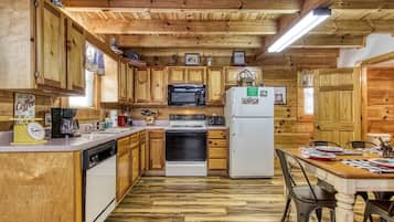 Ferienhütte, 2 Schlafzimmer | Eigene Küche | Kühlschrank, Ofen, Wasserkocher mit Kaffee-/Teezubehör, Toaster