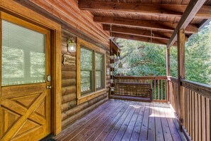 Cabin, 1 Bedroom | Interior entrance - Er 227 â Bearry Nice Great Location â Close To Town! 1 Bedroom Cabin by RedAwning (Pigeon Forge)