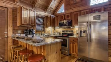 Cabin, 2 Bedrooms | Private kitchen | Fridge, oven, coffee/tea maker, toaster