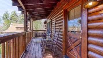 Cabin, 2 Bedrooms | Property grounds