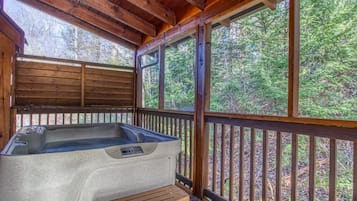 Cabane, 2 chambres | Bain à remous intérieur