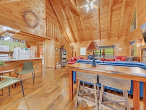Interior - Er309- George's- Great Location- Close To Town 5 Bedroom Cabin by RedAwning (Pigeon Forge)