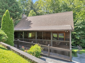 Exterior - Er309- George's- Great Location- Close To Town 5 Bedroom Cabin by RedAwning (Pigeon Forge)