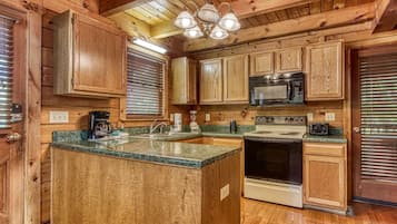 Cabin, 1 Bedroom | Private kitchen | Fridge, oven, coffee/tea maker, toaster