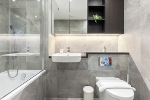 Apartment | Bathroom - The North Acton Apartments (London)