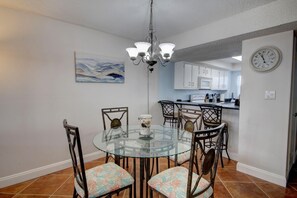 Condo, 2 Bedrooms | Dining - 327 El Matador 2 Bedroom Condo by RedAwning (Fort Walton Beach)