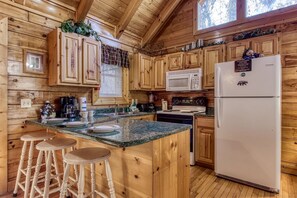 Cabin, 2 Bedrooms | Private kitchen | Fridge, oven, coffee/tea maker, toaster