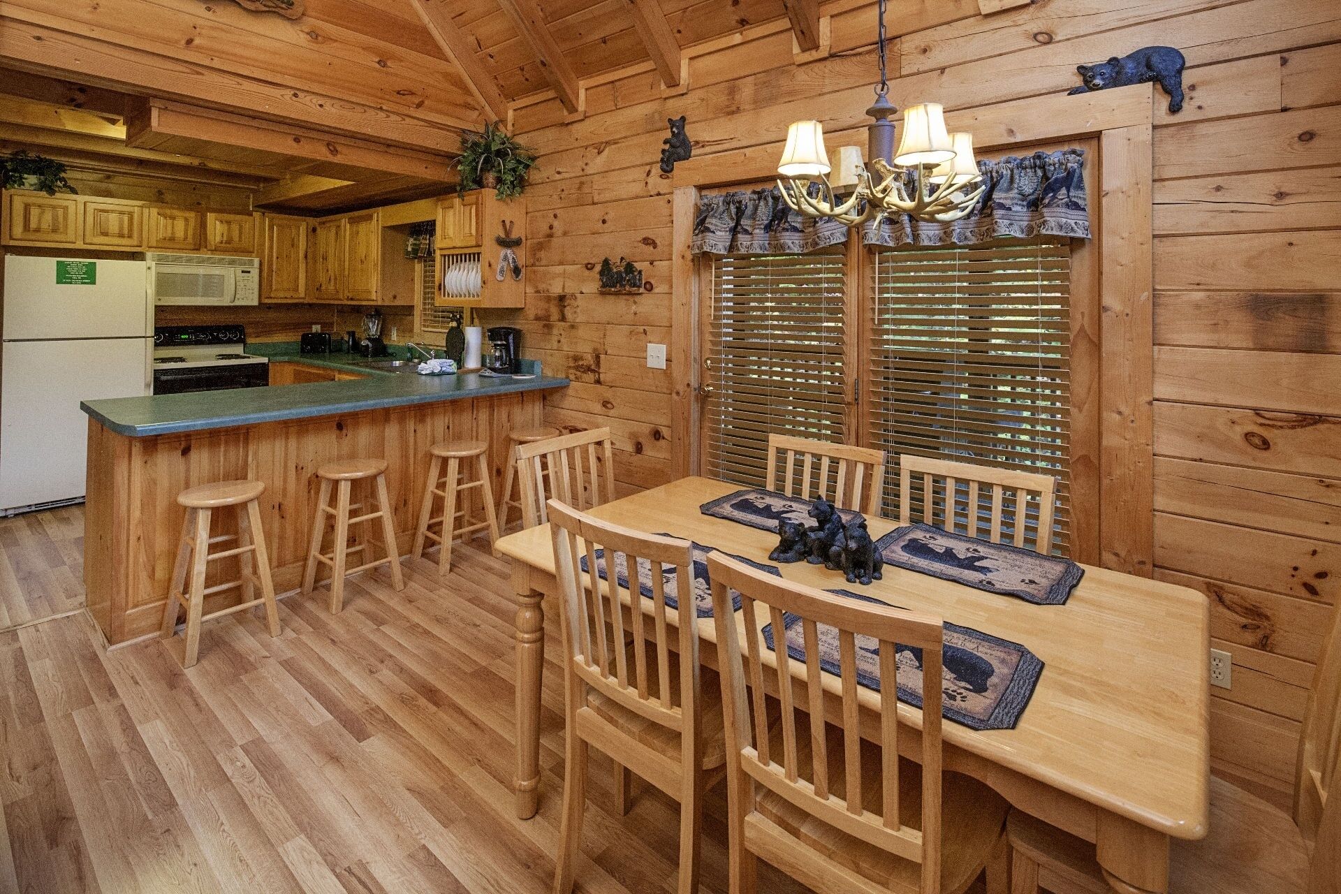 Cabin, 2 Bedrooms | Private kitchen | Coffee/tea maker, fridge, oven, toaster