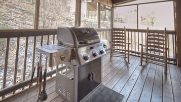 Cabin, 2 Bedrooms | BBQ/picnic area