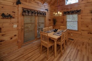 Kabin, 2 kamar tidur | Tempat makan