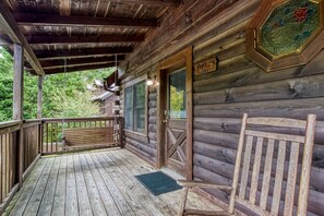 Cabin, 2 Bedrooms | Balcony - Er2 - Heavenly View Great Location! - Close To Town! 2 Bedroom Cabin by RedAwning (Pigeon Forge)