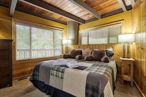 Cabin, 1 Bedroom - Gatlinburg Views A Unique Cabin Mountain Views Expansive Decks Adjacent To Gatlinburg & Ski Lodge 1 Bedroom Cabin by RedAwning (Gatlinburg)