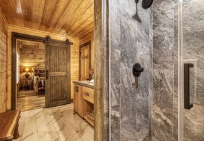 Cabaña, 3 habitaciones | Baño | Toallas 