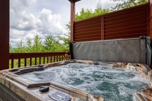 Cabin, 3 Bedrooms | Outdoor spa tub