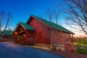 Cabin, 3 Bedrooms | Exterior - Ern858 - Eagles On High - Great Location! Close To All The Action! 3 Bedroom Cabin by RedAwning (Pigeon Forge)
