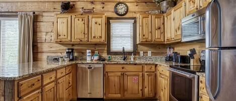 Cabin, 3 Bedrooms | Private kitchen | Fridge, oven, coffee/tea maker, toaster