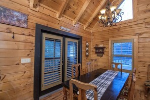 Cabin, 3 Bedrooms | In-room dining