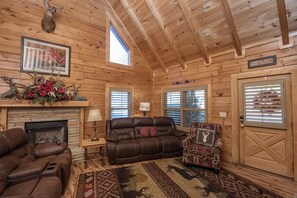 Cabin, 3 Bedrooms | Ruang tamu