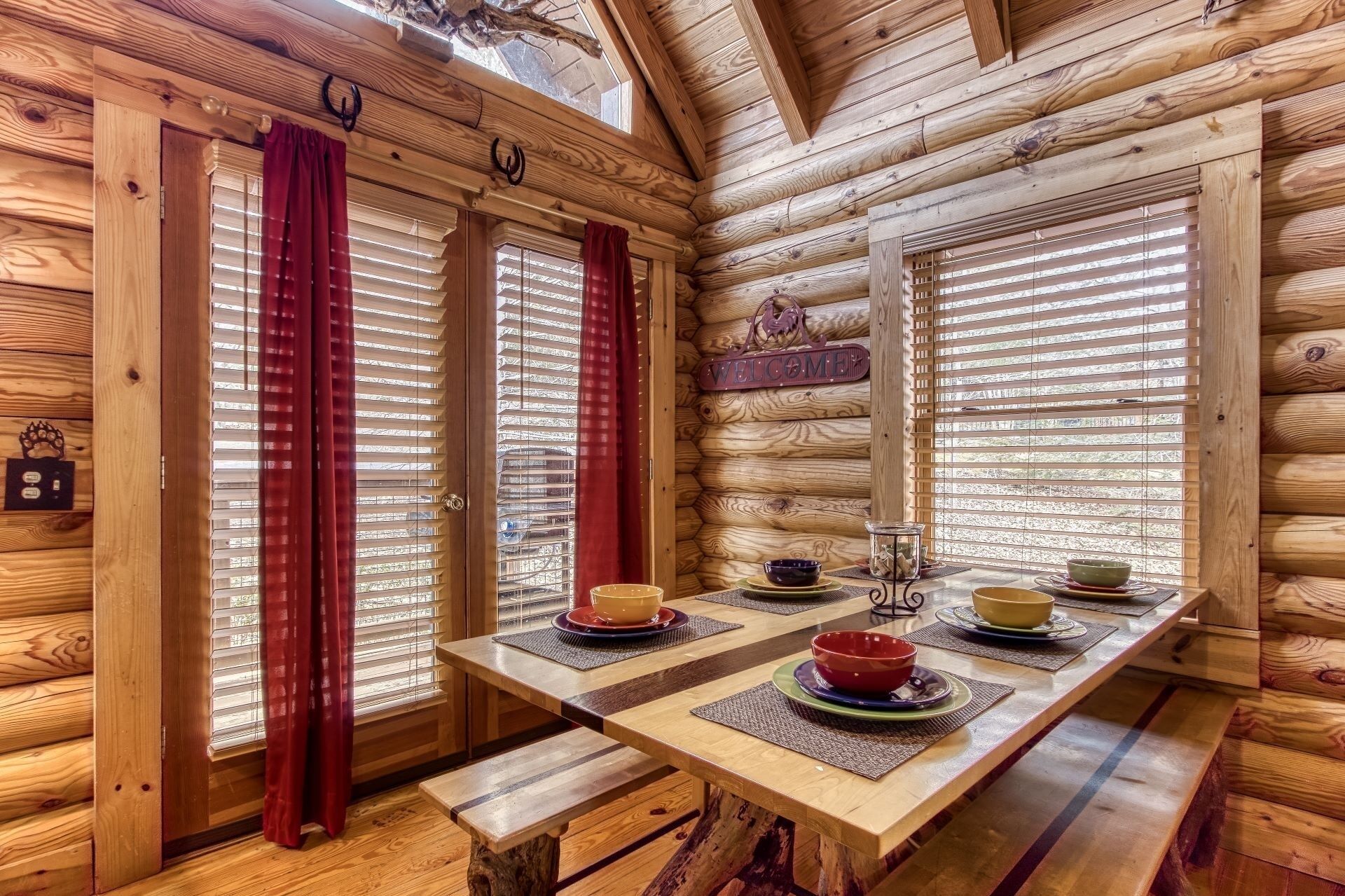 Cabin, 2 Bedrooms | In-room dining