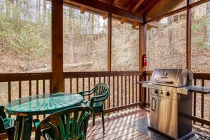 Cabin, 1 Bedroom | Outdoor dining