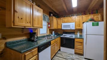 Kulübe, 1 Yatak Odası | Özel mutfak | Buzdolabı, fırın, kahve/çay makinesi, ekmek kızartma makinesi