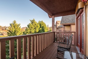 Condo, 3 Bedrooms | Property grounds