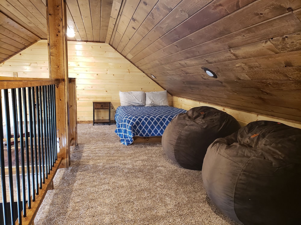 Room, New-build Cabin with large front porch overlooking the prairie