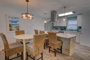 Dining - 115 El Matador 1 Bedroom Condo by RedAwning (Fort Walton Beach)