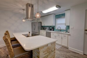 Appart'hôtel, 1 chambre | Cuisine privée | Réfrigérateur, four, cafetière/bouilloire, grille-pain